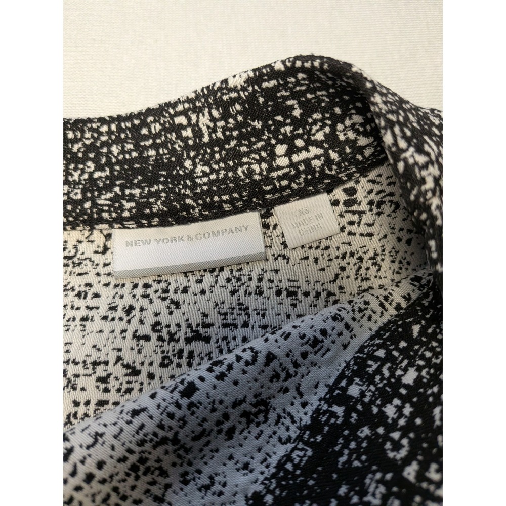 Y2K New York & Company Black White Textured Lace Waist Cap Sleeve Blouse XS - Picture 2 of 5